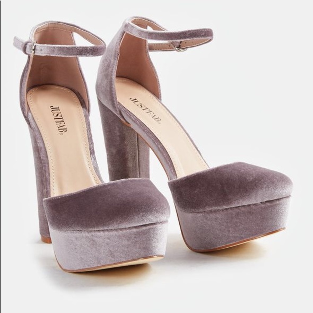 Suede pumps, brand new